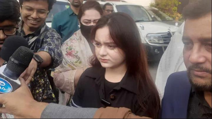 আবারও_ডিবি_কার্যালয়ে_সিমরিন_লুবাবা